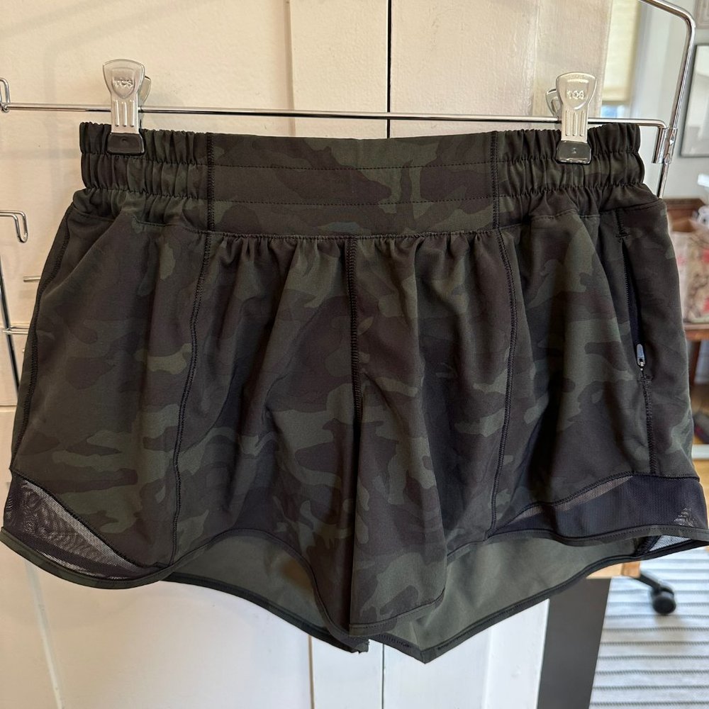 Lululemon Hotty Hot Short II - 4"